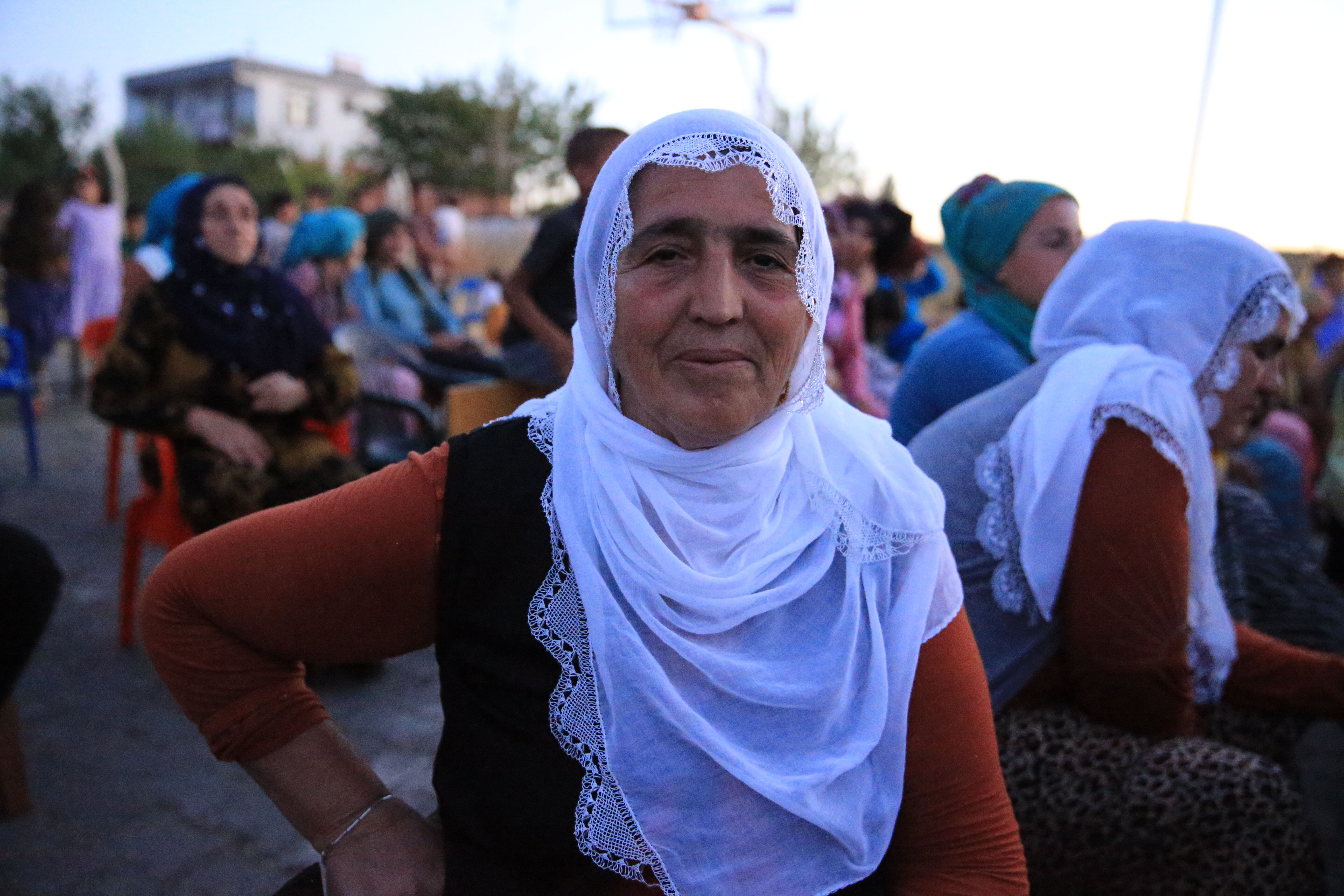 AA-20230707-31613142-31613139-BELGESELI_HAZIRLANIRKEN_OLEN_CERCI_MEHMETIN_HAYATI_KOY_MEYDANINDA_BEYAZ_PERDEYE_YANSITILDI