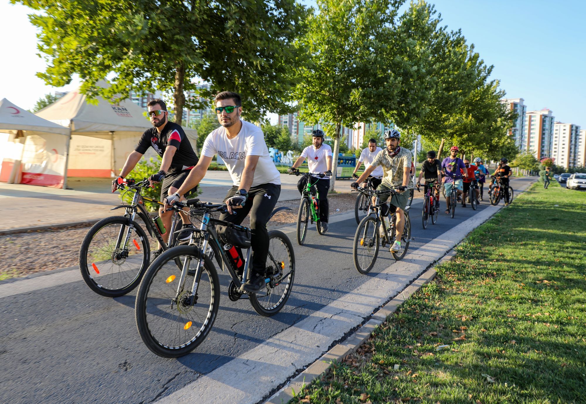 AA-20230730-31804835-31804820-TRAFIK_KAZALARINDA_HAYATINI_KAYBEDEN_BISIKLET_TUTKUNLARI_ICIN_DIYARBAKIRDA_PEDAL_CEVIRDILER-1