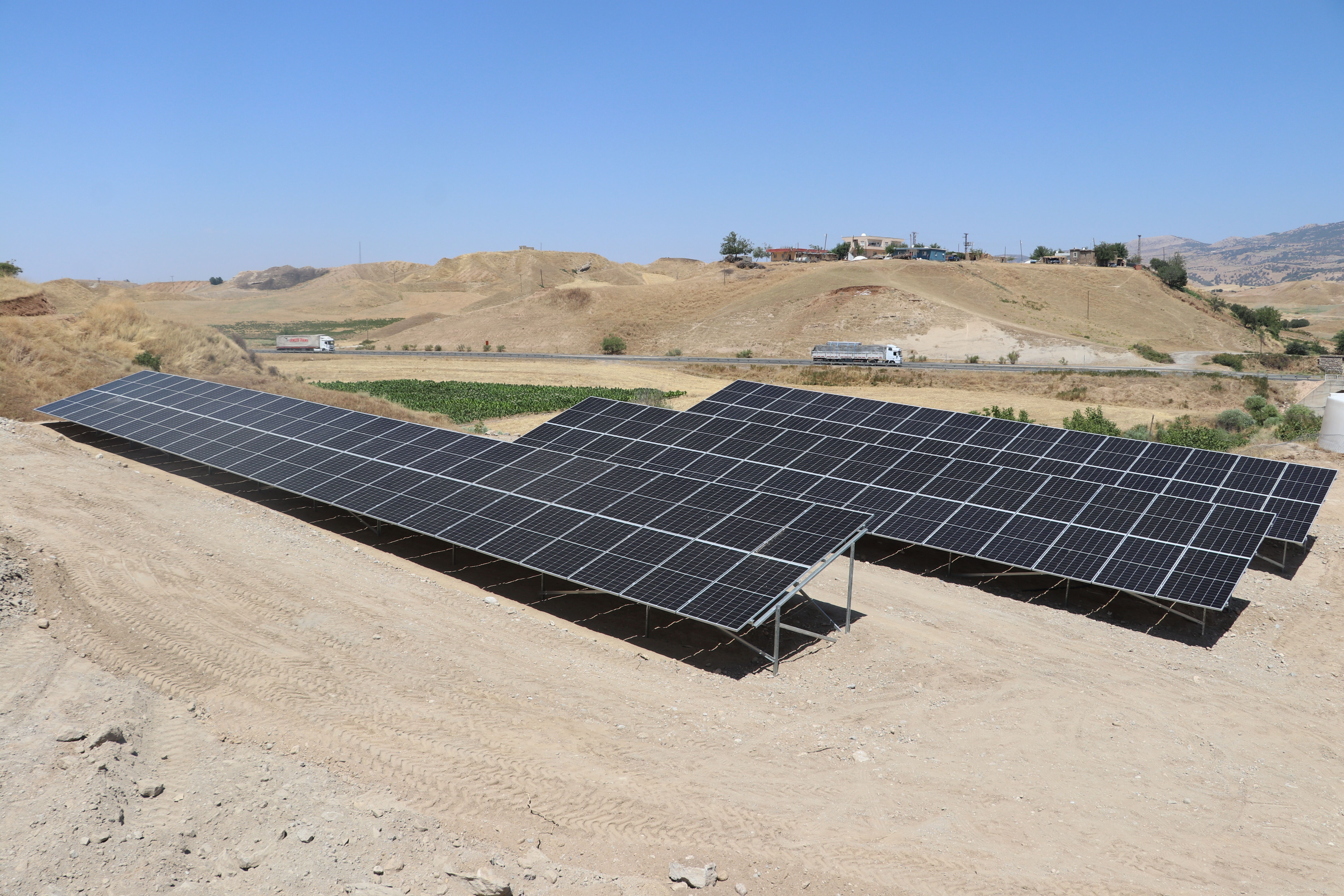 AA-20230815-31921358-31921353-BATMANLI_21_CIFTCI_GUNES_ENERJISI_SISTEMIYLE_SULU_TARIMA_GECECEK