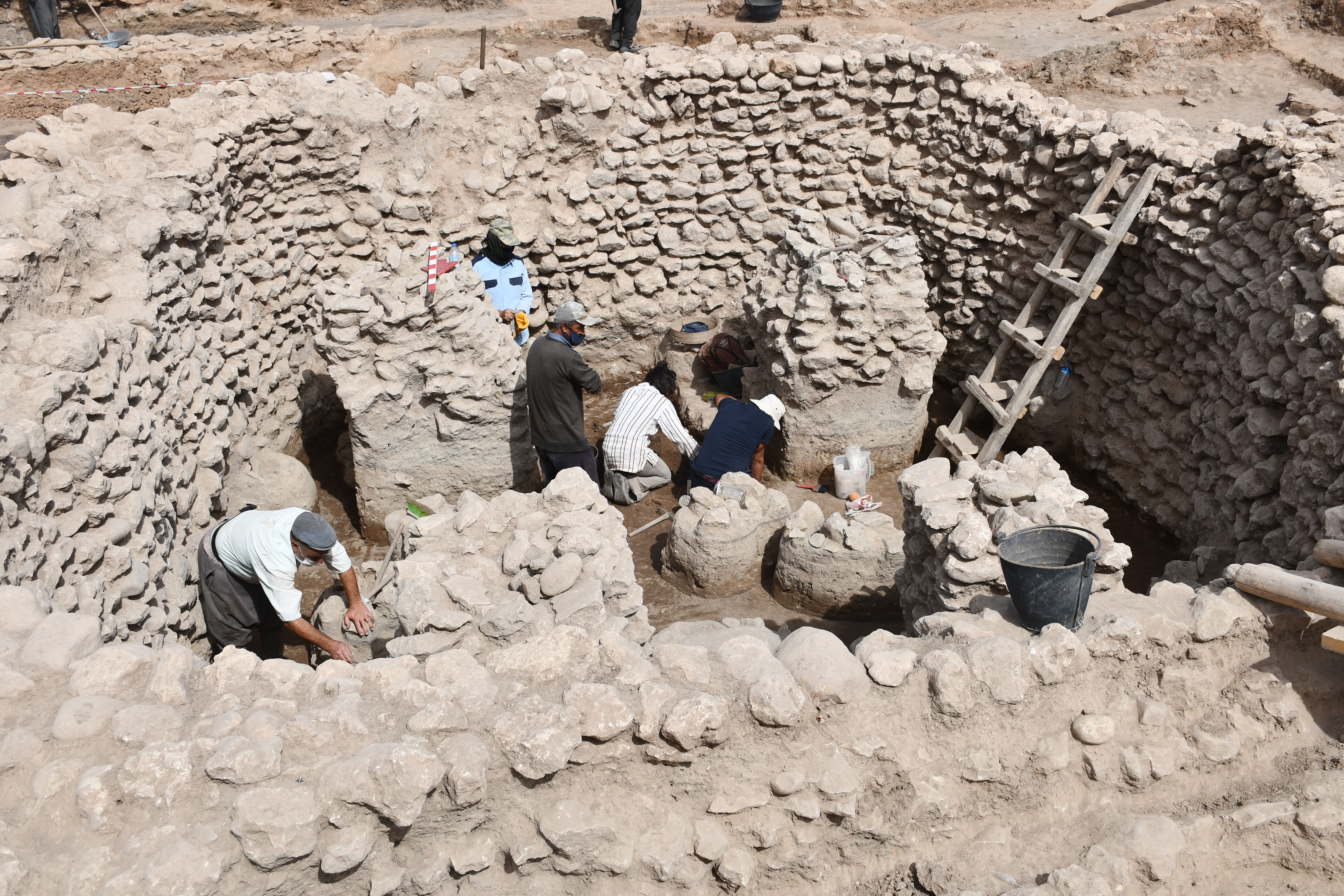 AA-20230817-31936832-31936814-MUZEYE_DONUSTURULECEK_DIYARBAKIR_CEZAEVINDE_11_BIN_300_YILLIK_3_YAPIDAN_KALINTILAR_SERGILENECEK