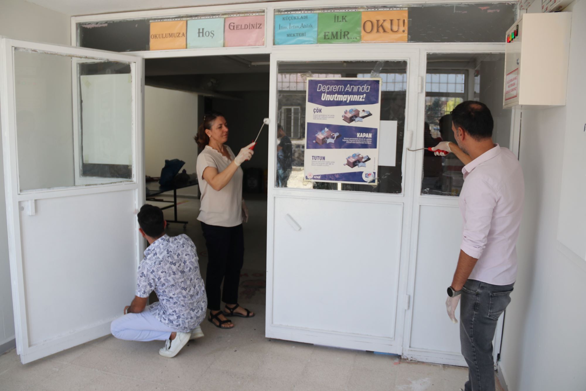 AA-20230910-32115404-32115396-COCUKLARIN_TEMIZ_ORTAMDA_EGITIM_ALMASI_ICIN_OGRETMEN_VE_VELILER_KOLLARI_SIVADI