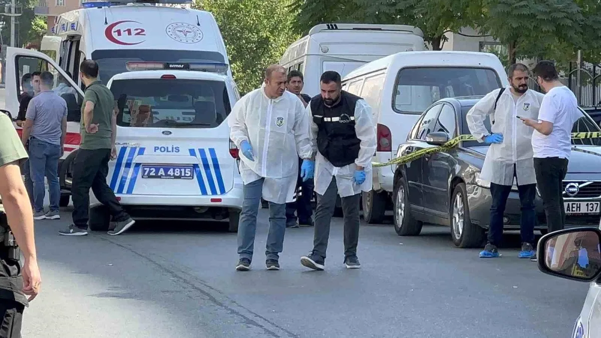 esiyle-yururken-eski-kayinbiraderleri-tarafin-16369660_amp