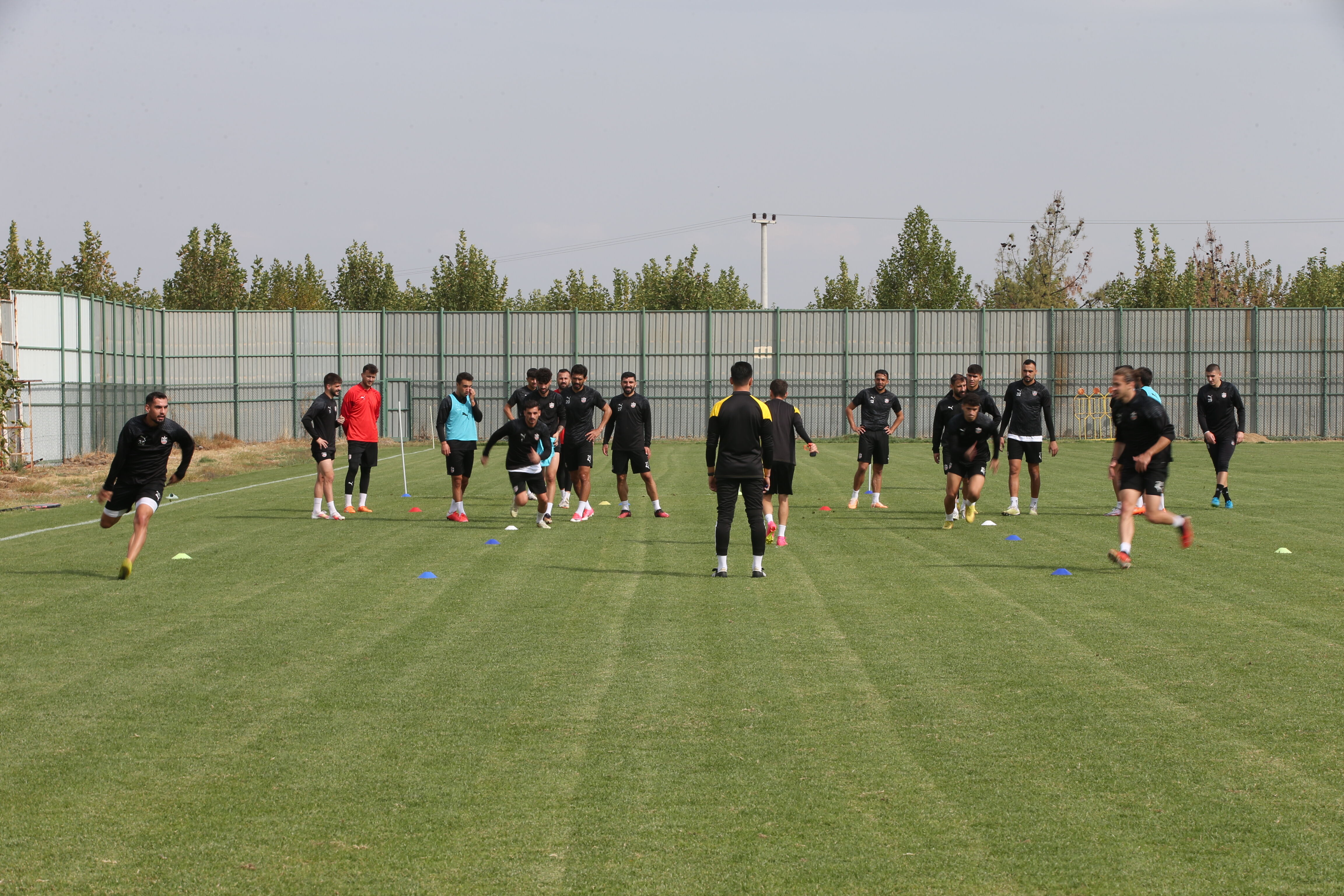 AA-20231028-32545575-32545572-PROFESYONEL_FUTBOL_LIGLERIN_EN_GENC_TEKNIK_DIREKTORU_TAKIMINI_UST_LIGLERE_CIKARMAYI_HEDEFLIYOR