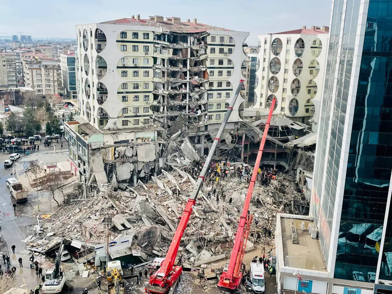 followed-magnitude-6-4-quake-793702609.jpg