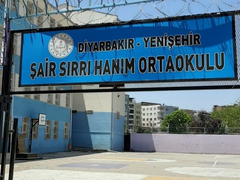 Şair Sırrı Hanım Ortaokulu
