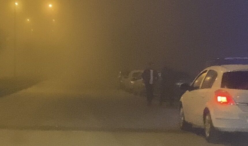 Şehirde sabah saatlerinde etkili olan sis trafiği etkiledi