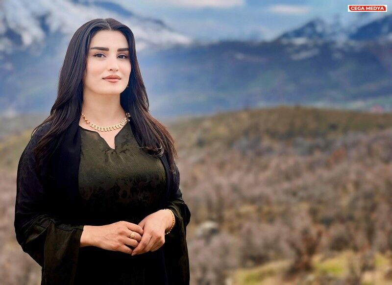 Derecik Kadin Muhtar Aday