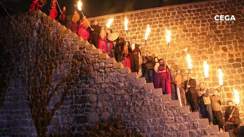 Diyarbakir Surlari Newroz Mesale