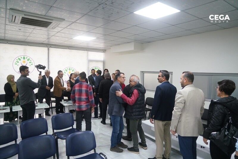 Dem Parti Diyarbakir Bayramlasma Esbaskanlar