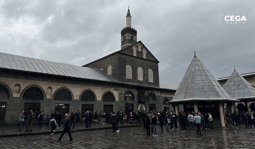 Diyarbakir Ulucami Bayram Namazi