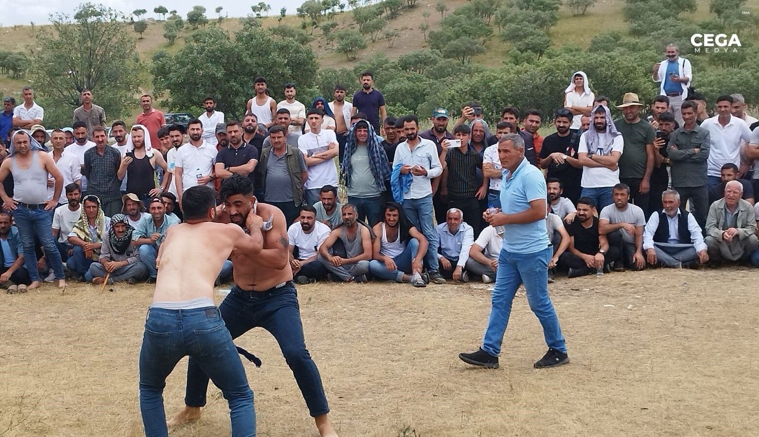 Kamçılı Adamlar1