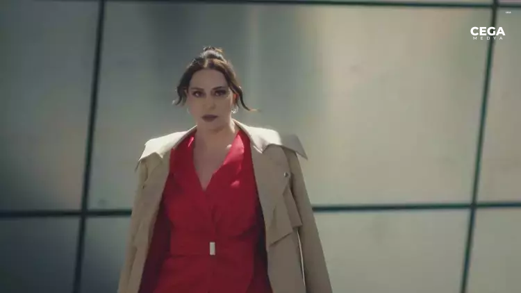 Özge 1