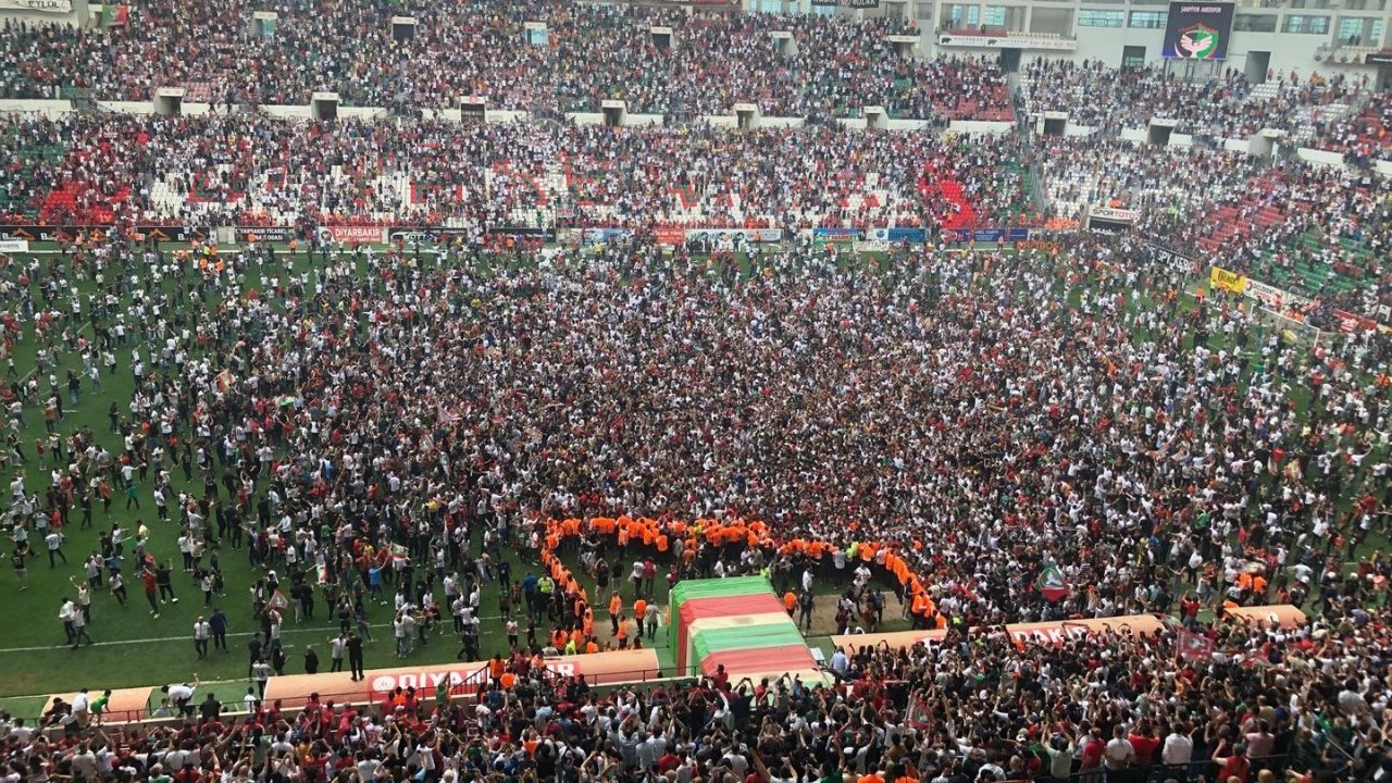 Stadyuma İnen Taraftar
