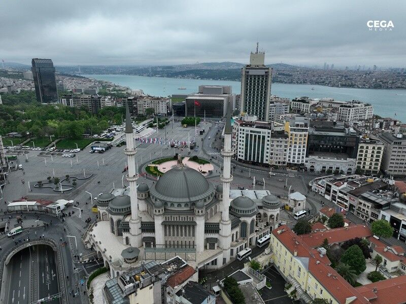T A K S İ M M E Y D A N Y A S A K