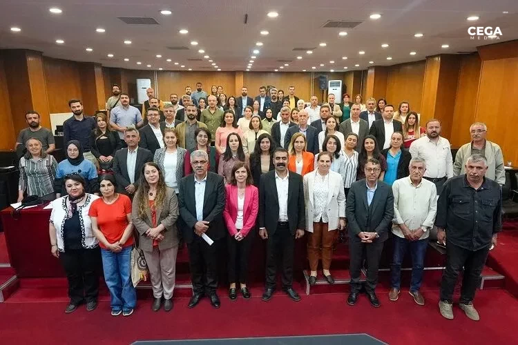 Diyarbakir Buyuksehirde Meclis Uyeleri.jpg