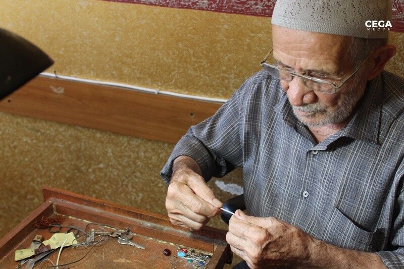 88 Yasinda Kuyumcu