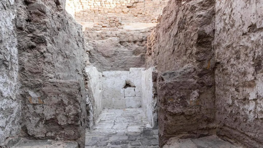 Adı unutulmuş firavunun mezarı  bulundu