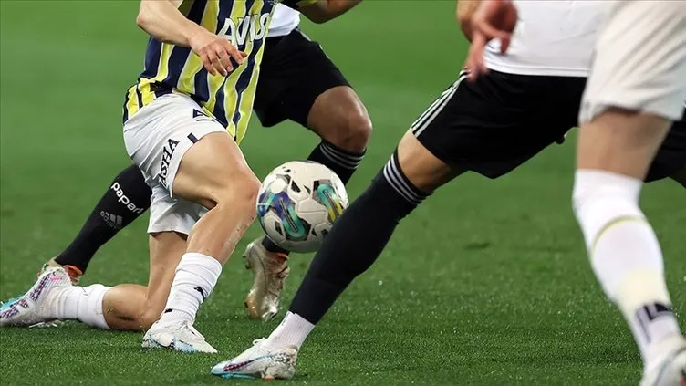 Fenerbahçe ile Beşiktaş arasındaki dev derbi, 4 Mayıs 2025 Pazar günü oynanacak. 