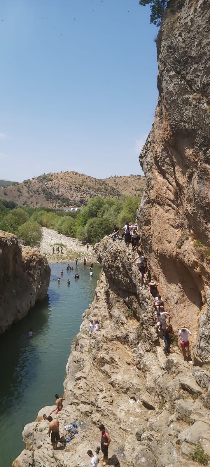 Diyarbakır yanıyor, Bırkleyn serinletiyor