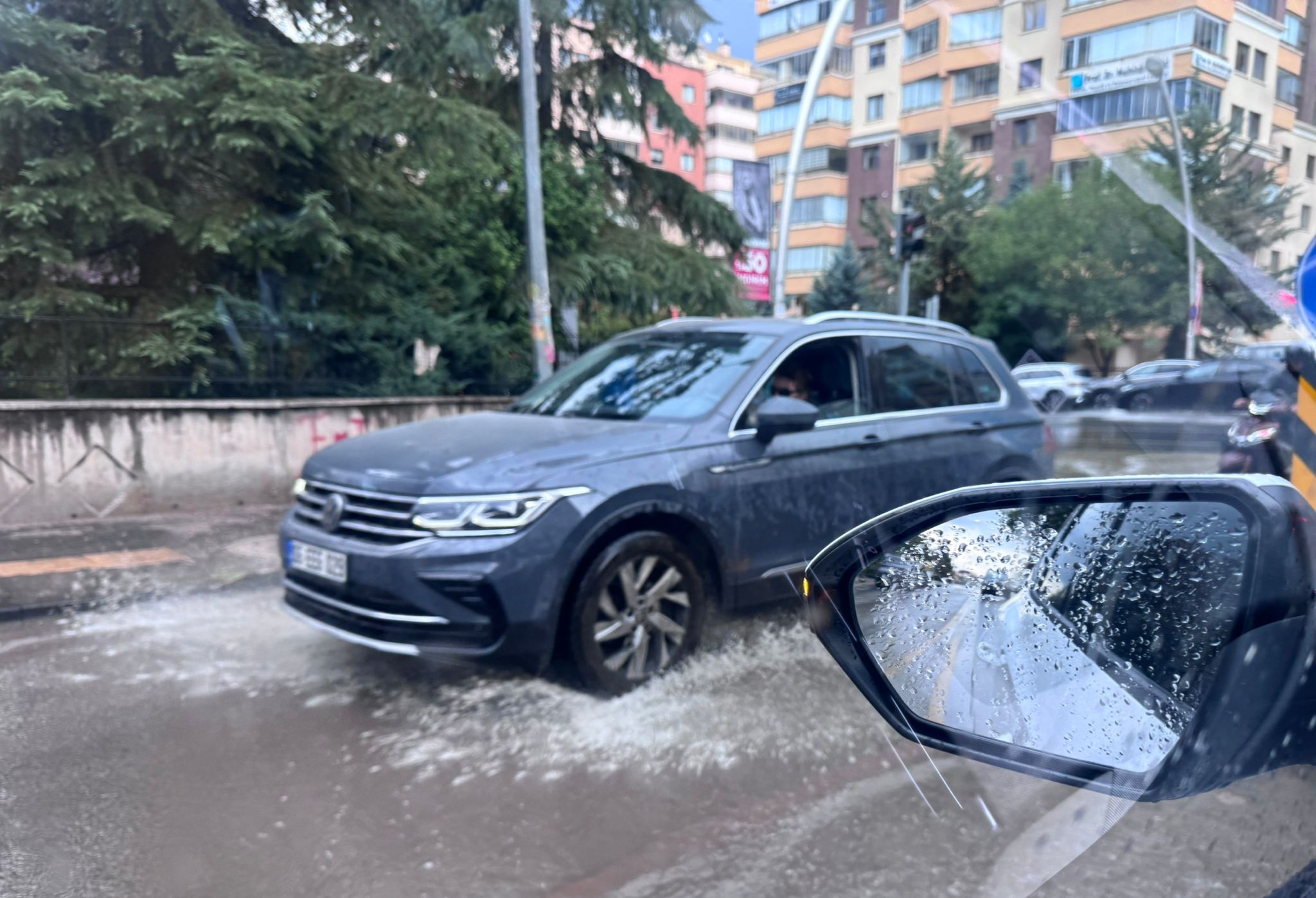 Ankara’da Sağanak Yağmur Ve Dolu Trafiği Felç Etti1