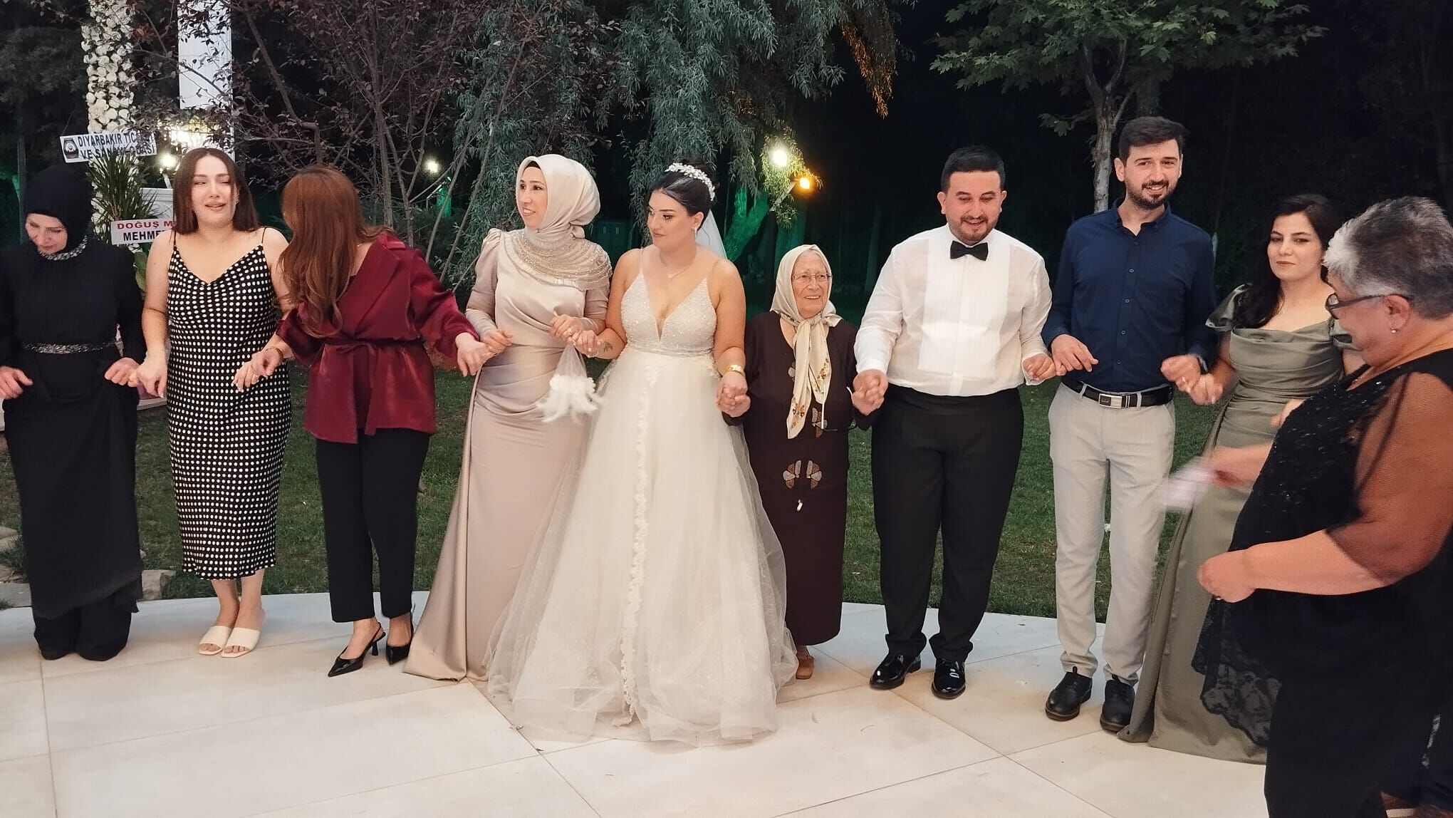 Diyarbakır’da düğün, Remziye nineyle renklendi