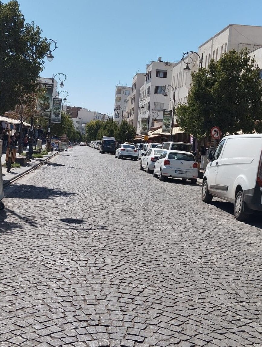 Diyarbakır Melikahmet Caddesinin iki hali