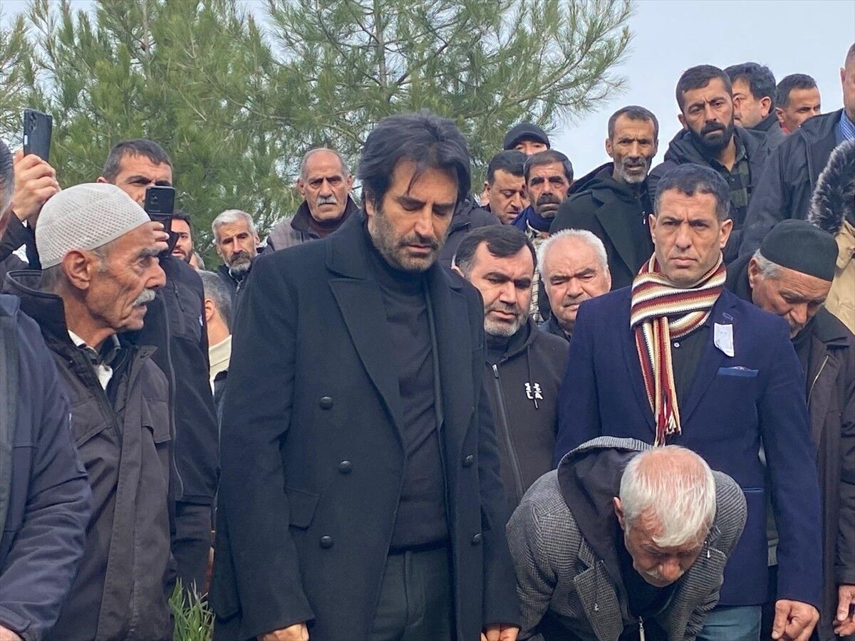 Sinemaci Ve Muzisyen Mahsun Kirmizigul 039 Un Annesi Faike Arik 039 In Cenazesi Diyarbakir 039 Da Topraga 518368