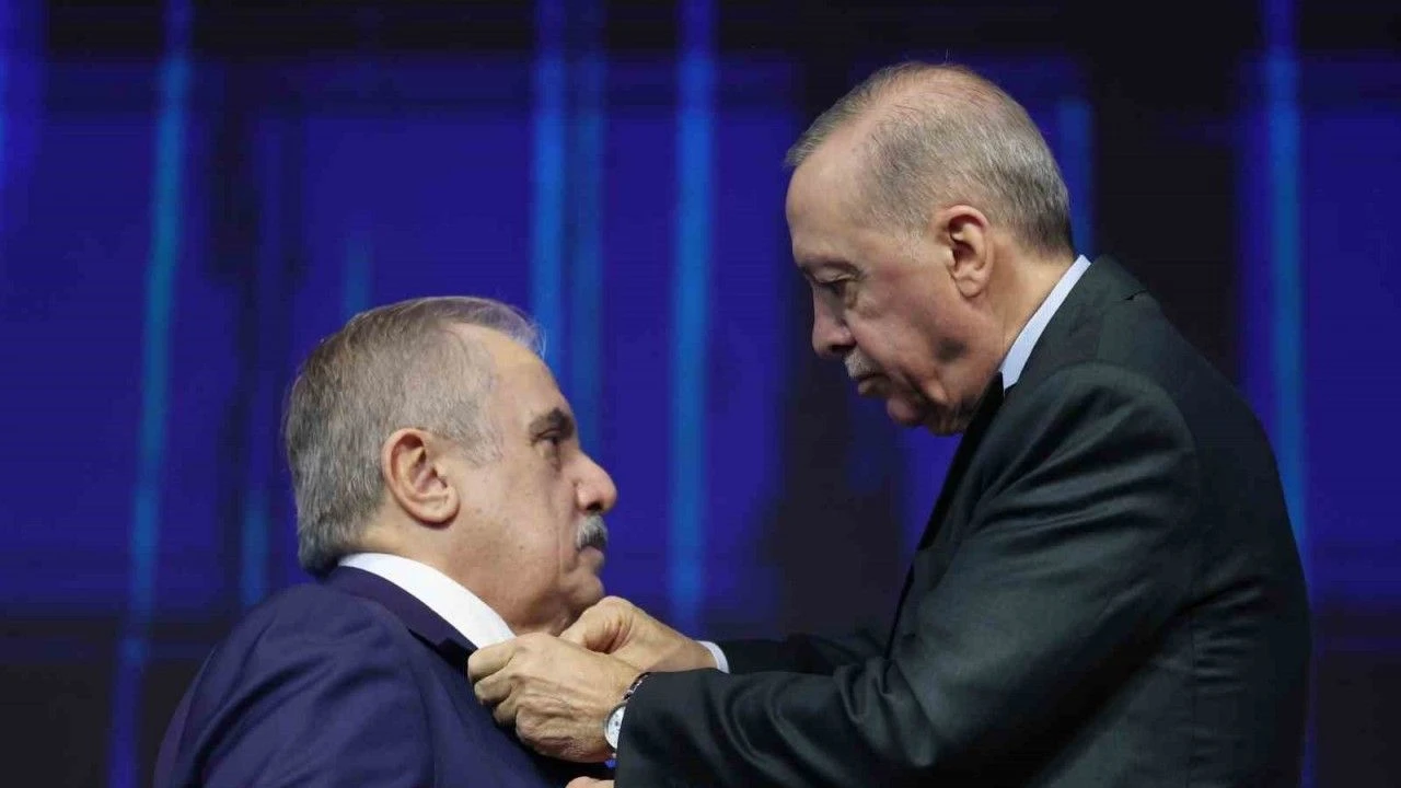 Iyi Partiden Istifa Eden Istanbul Milletvekili Mehmet Salim Ensarioglu Ak Partiye Katildi