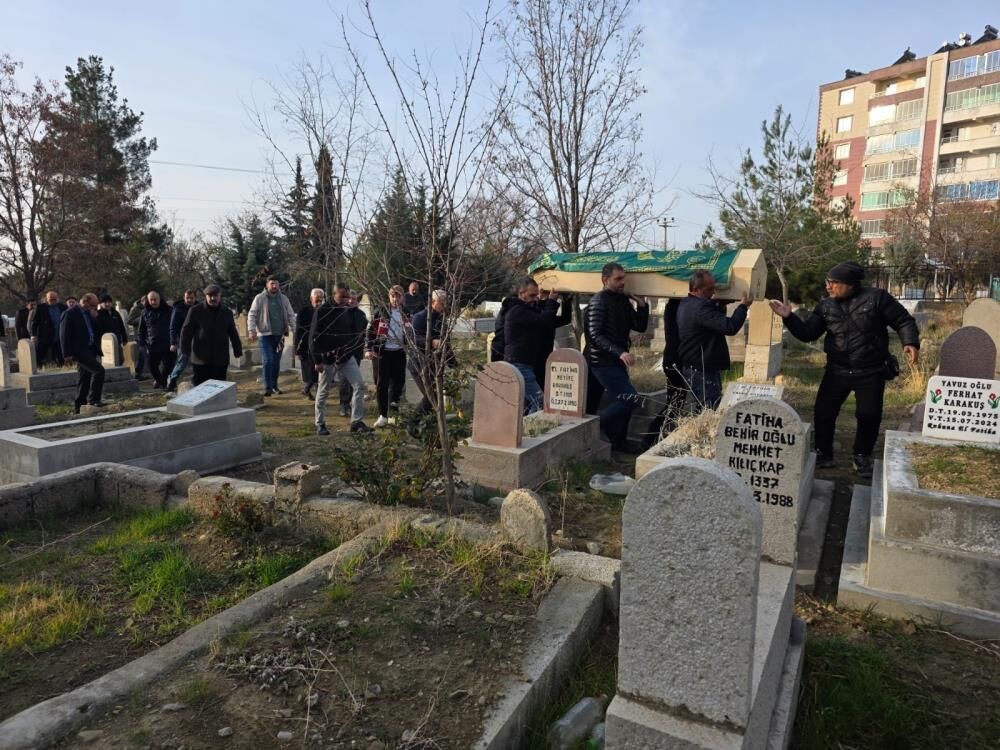 Erdoğan'ın öğretmeni Diyarbakır'da defnedildi