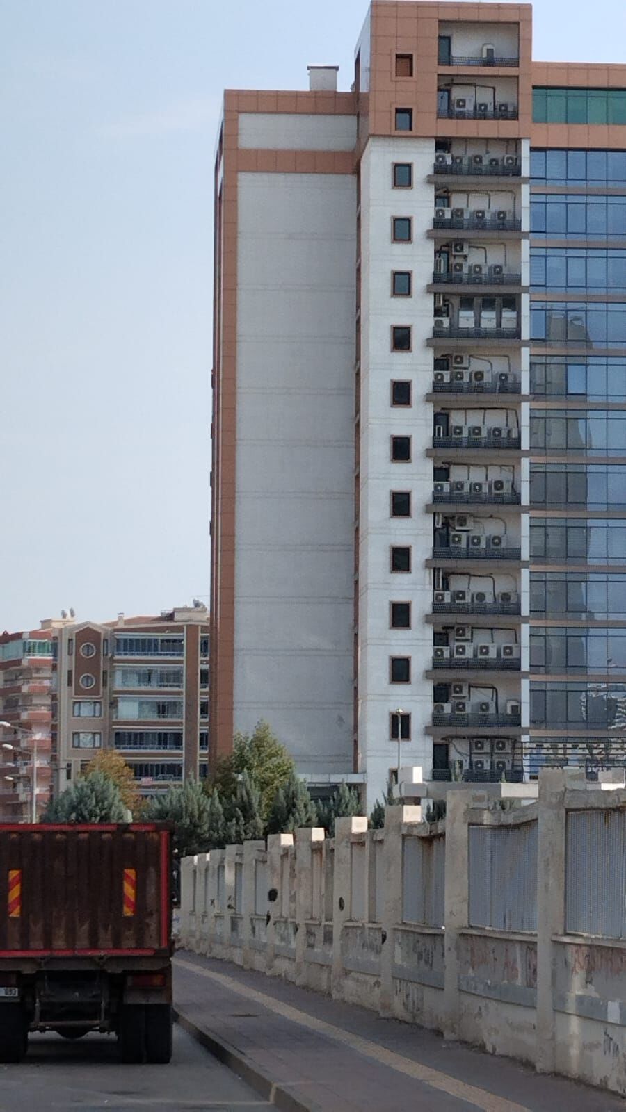 Diyarbakır'da apartman değil, klima tarlası gibi