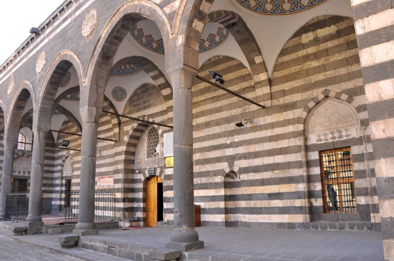 Diyarbakır'daki camiye neden ''parlı'' adı verildiğini biliyor musunuz?