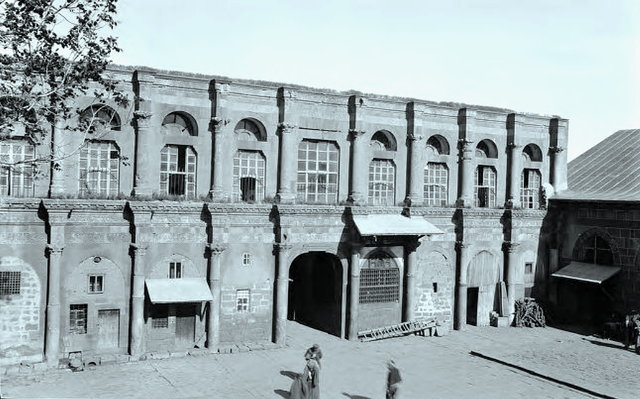 Diyarbakır Ulu Cami'de değişimi gösteren kareler