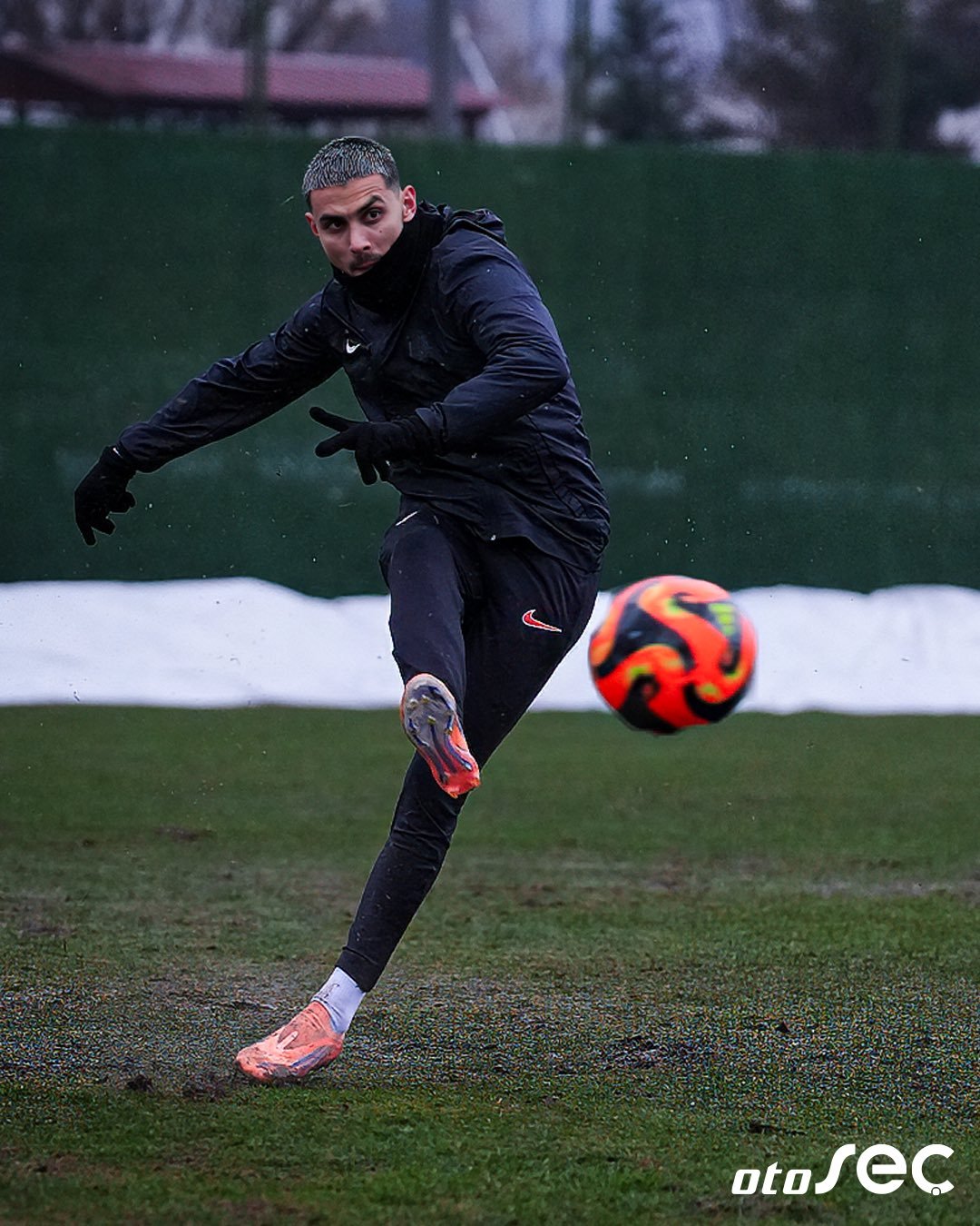 G 6V Oiy W E A A H A Hg