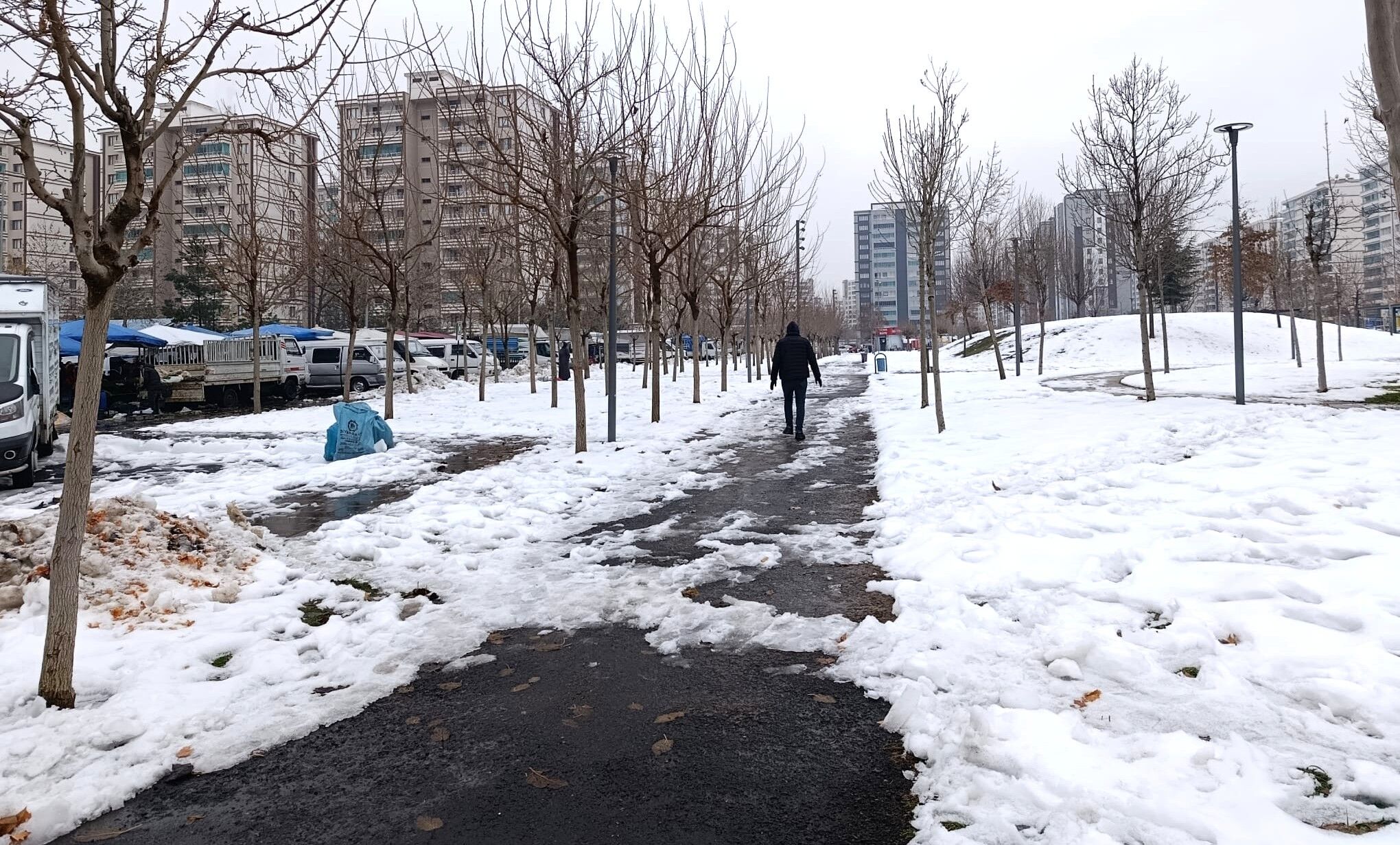 Diyarbakır’da vatandaş kaldırımlarda yürüyemiyor
