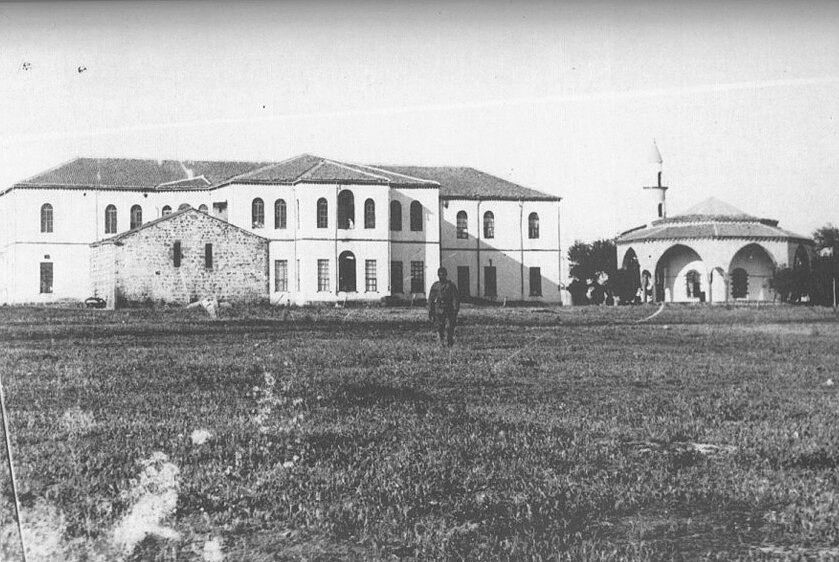 Resmi kayıtlarda ''Kurt'', Osmanlı arşivlerinde ''Kürt''