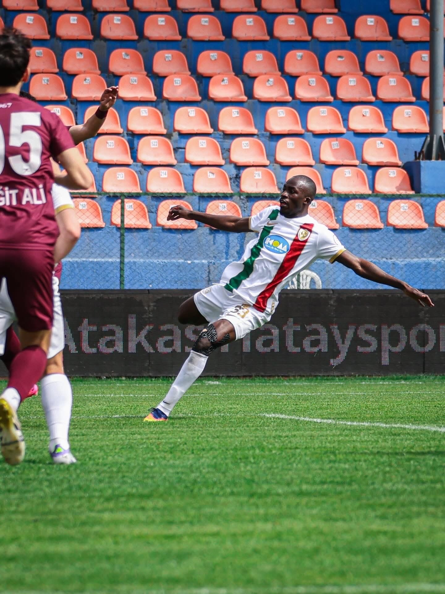 H E Cdj Go Xg A A3 Rq R