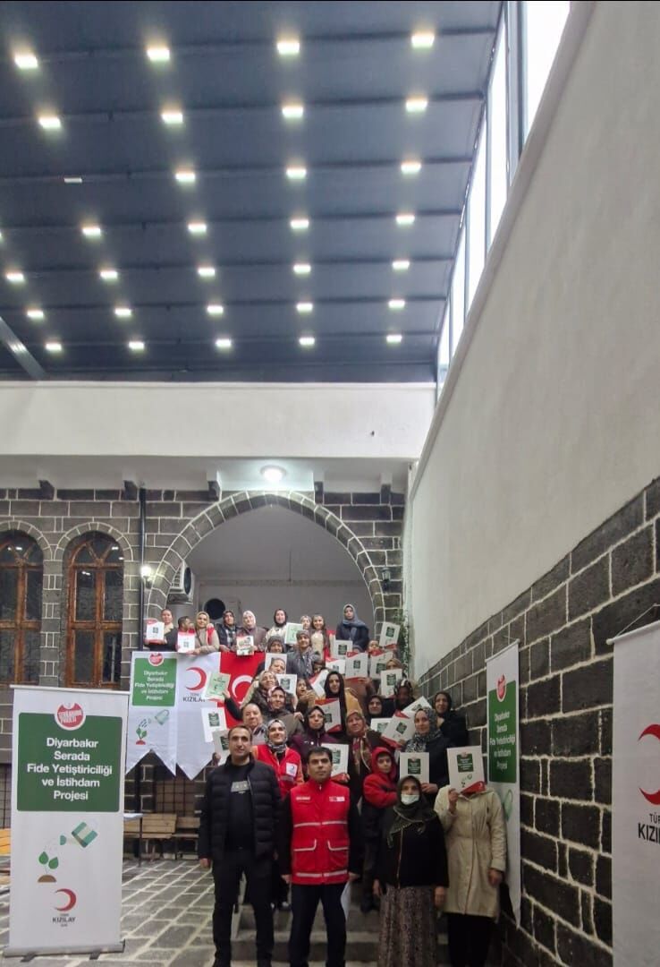 Diyarbakır’da Kızılay’dan seracılık eğitimi