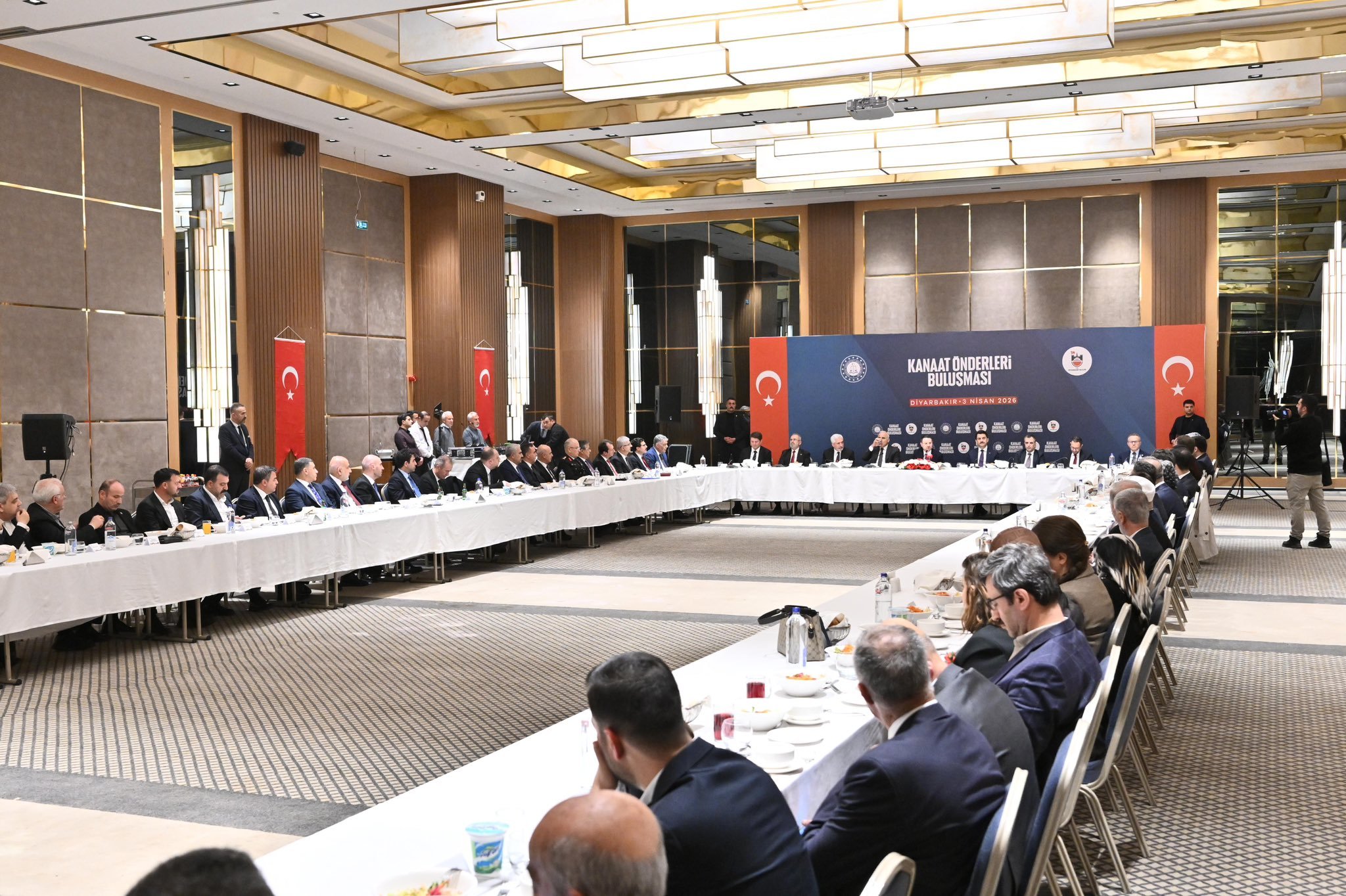 H E 7 E2R X M A A N P S