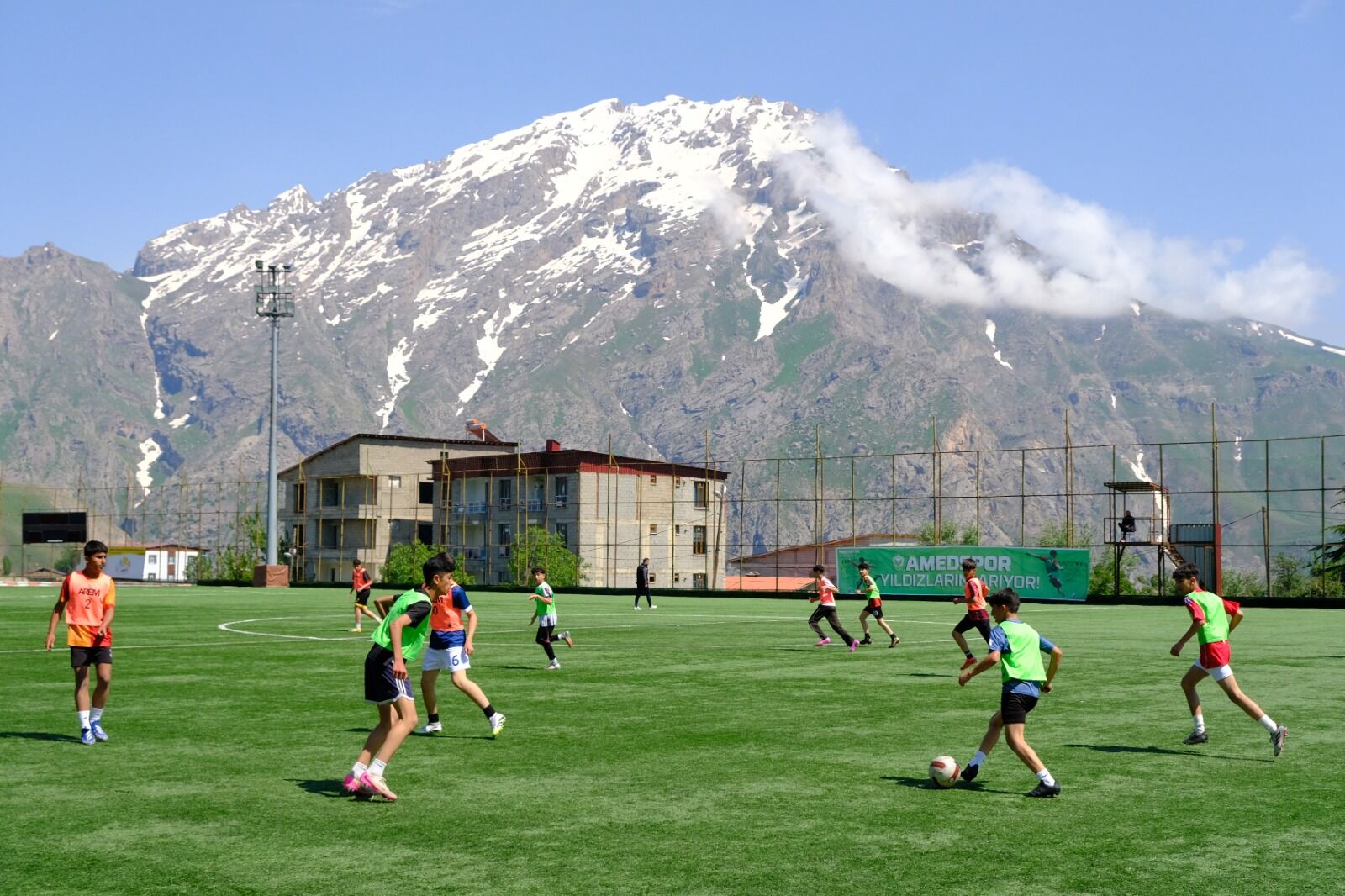 Amedspor’un geleceğine 2000 forma ile destek