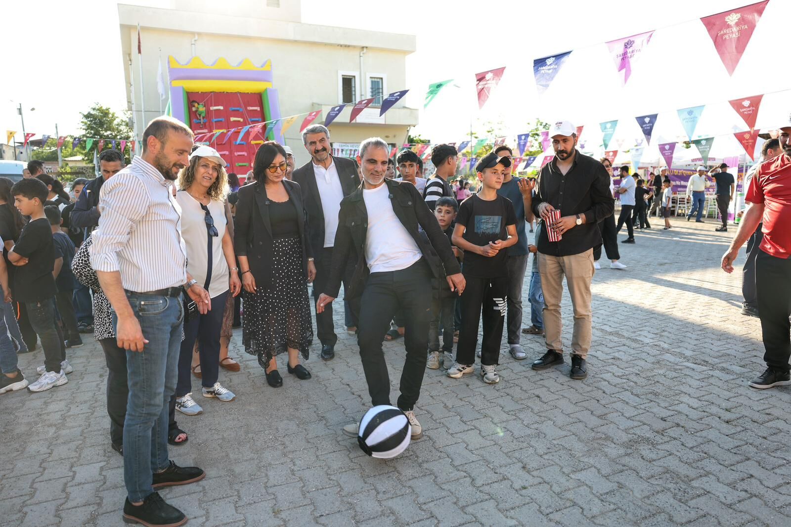 Diyarbakır'da şenlik başladı