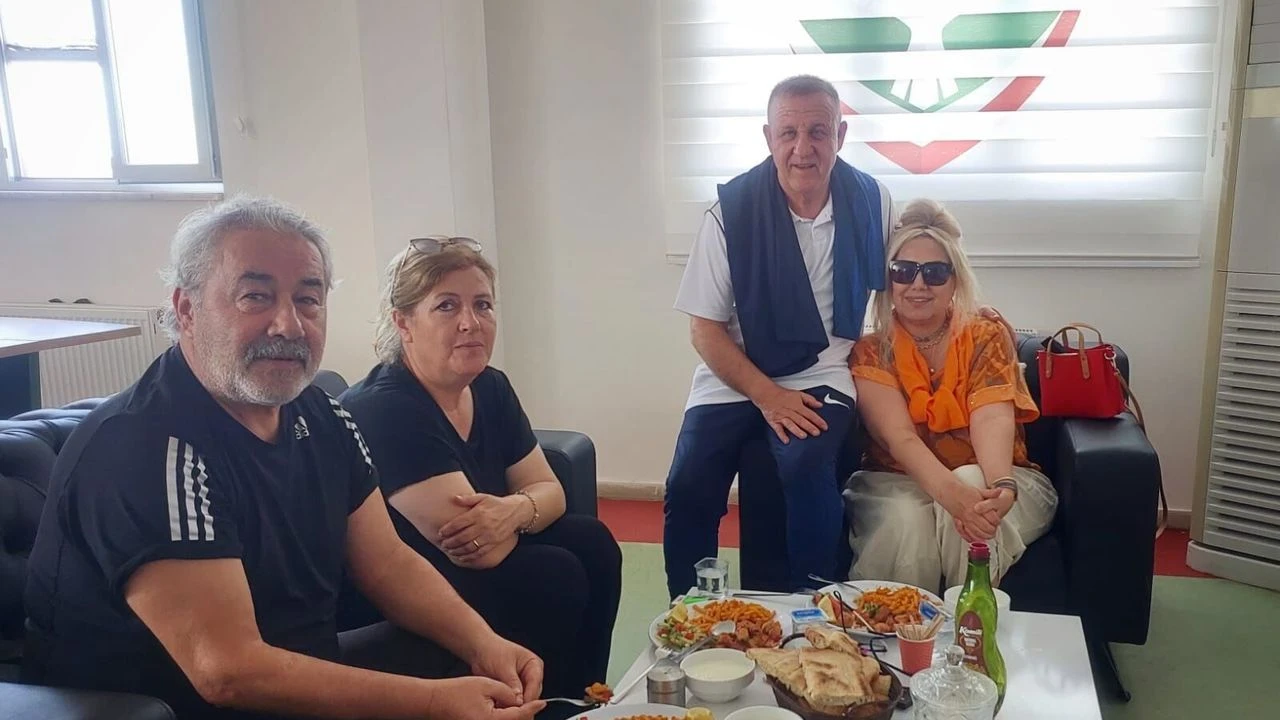 Mesut Bakkalin Esi