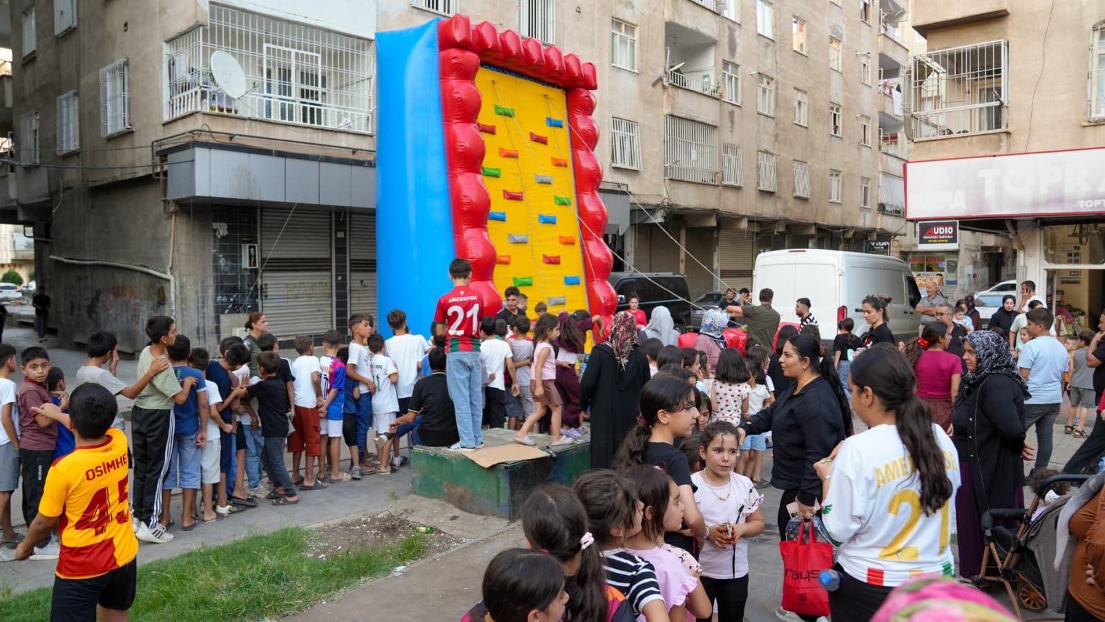 Diyarbakır'da 5 Nisan Meydan Parkı'nda yaz şenliği düzenlendi