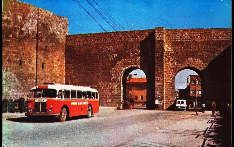 Diyarbakır’ın eski otobüsleri! Yıllar öncesinden nostaljik kare