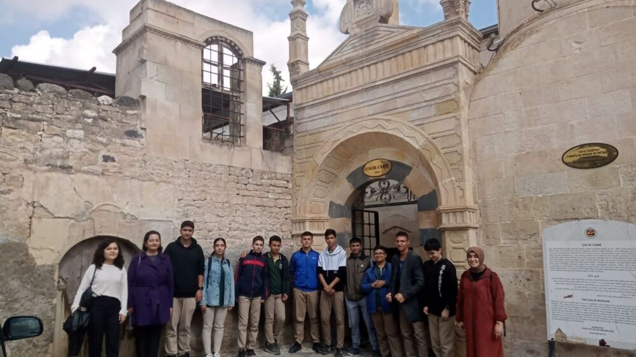 Kilis'te lise öğrencileri tarihi mekanları gezdi