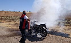 Siirt'te park halindeki motosiklette çıkan yangın söndürüldü