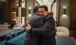 Cezaevinden çıkan Ahmet Özer, Özgür Özel'le buluştu