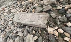 Baraj gölünün çekilmesiyle sanduka parçası bulundu