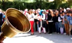 Tatilde çalan okul zili vatandaşı rahatsız ediyor