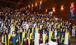 Diyarbakır'da üniversitelilerin mezuniyet sevinci