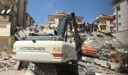 Operatör yıkım sırasında enkaz altında kaldı